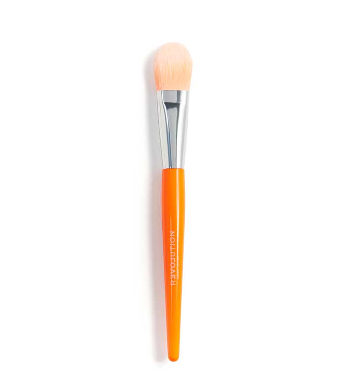 Revolution Relove Foundation brush Queen Flat - Premium Makeup Brushes from Makeup Revolution - Just Rs 1890! Shop now at Cozmetica