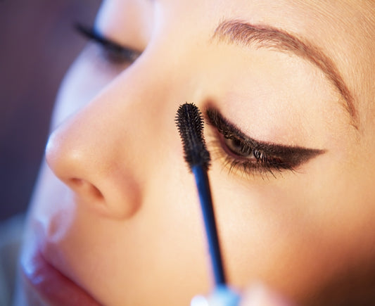 What Are the Properties of a Good Mascara?