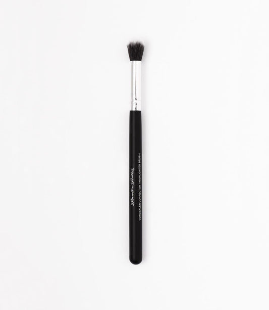 Flaunt n Flutter Concealer Corrector | Highlighter Brush - Premium  from Flaunt n Flutter - Just Rs 1400.00! Shop now at Cozmetica